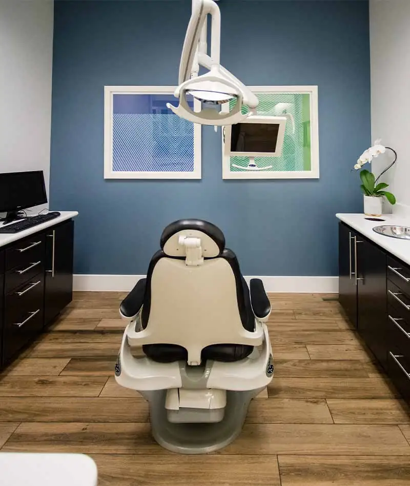 Upscale restorative dentistry procedure room with chair